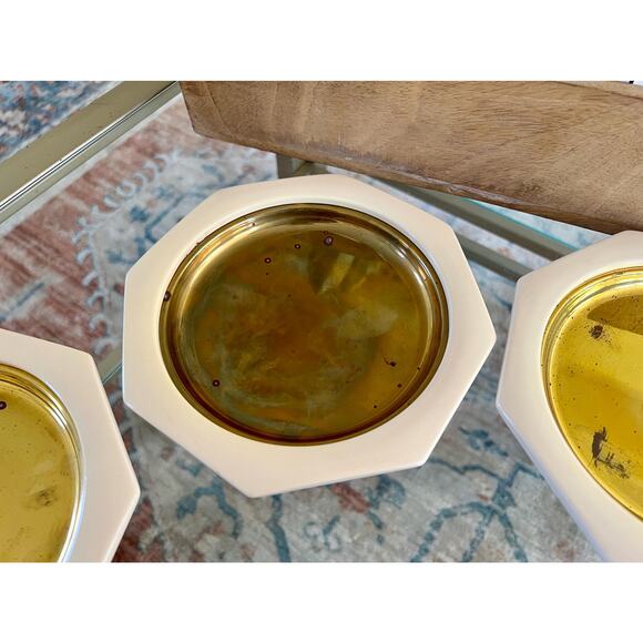 Vintage Made in Italy Brass Plates with Cream Octagon Frame, Set Of 3, MCM - Picture 7 of 10